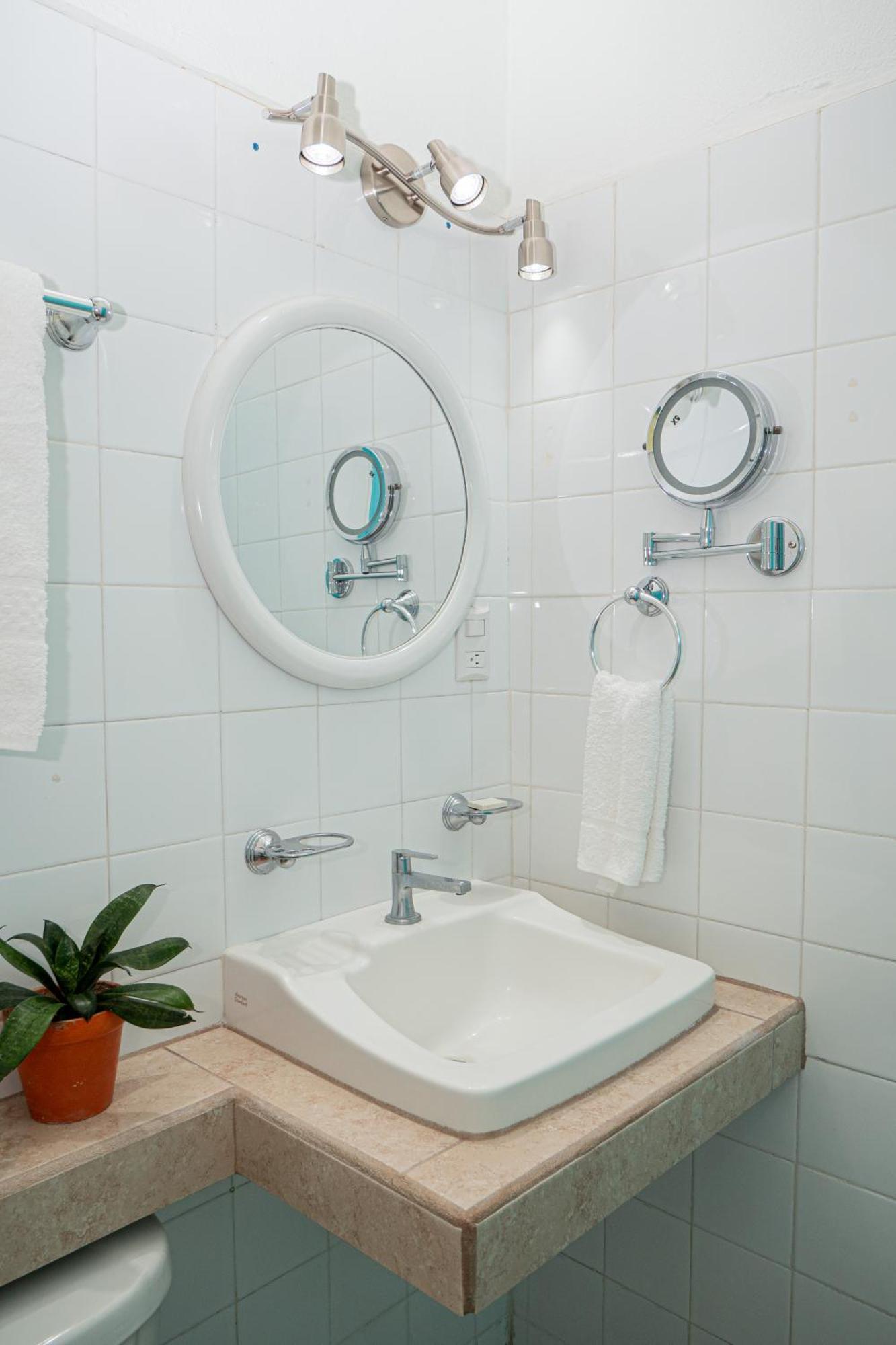פלורס Hotel Petenchel מראה חיצוני תמונה