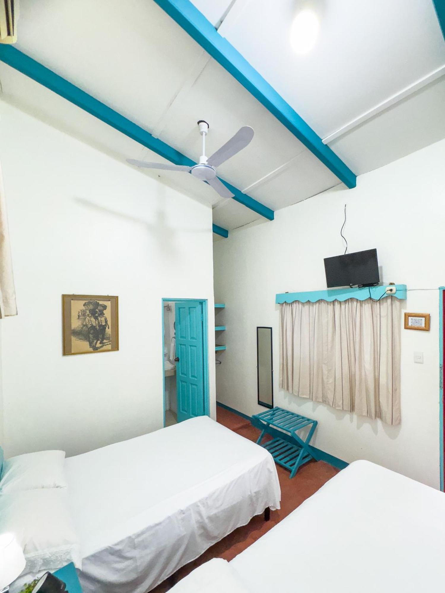 פלורס Hotel Petenchel מראה חיצוני תמונה