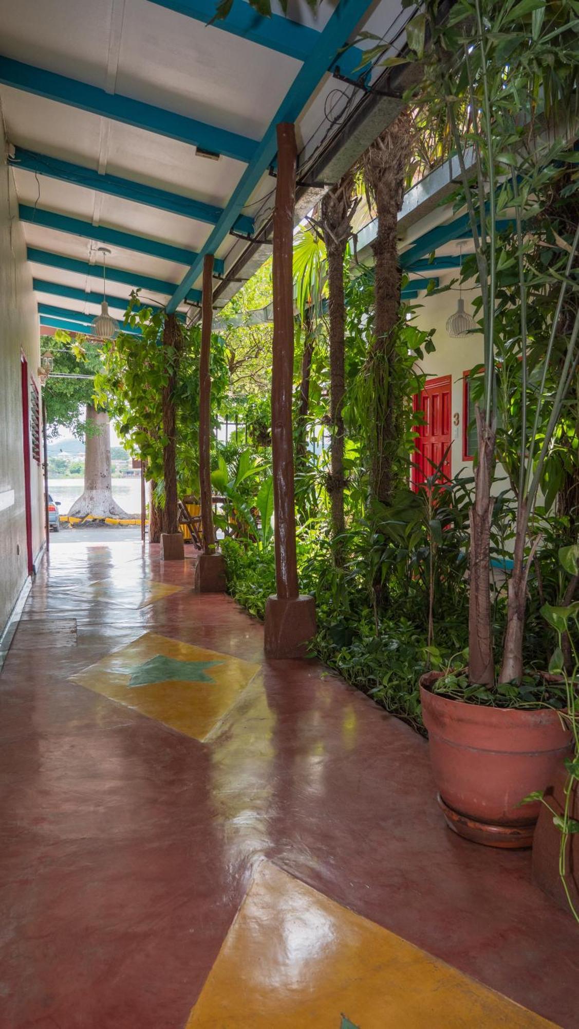 פלורס Hotel Petenchel מראה חיצוני תמונה